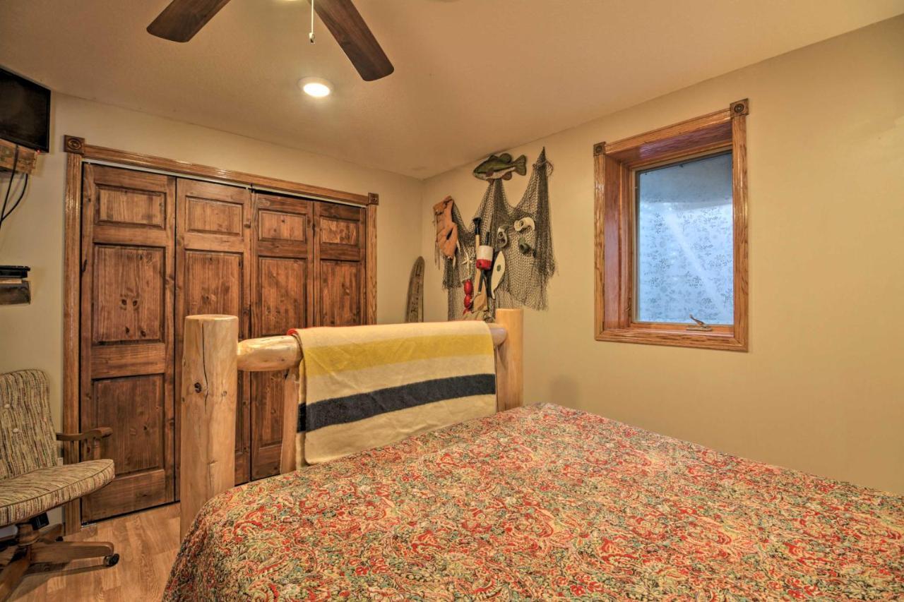 Lakefront Deer River Apt With Dock, Fire Pit And Patio Exteriör bild